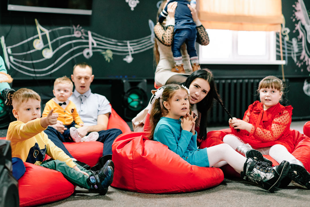 Антикафе Гараж Калинковичи и семейный детский фотограф Мозырь 150221 фото 7