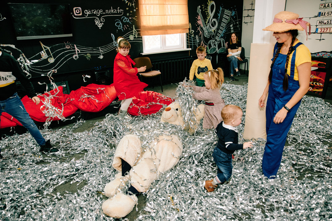 Антикафе Гараж Калинковичи и семейный детский фотограф Мозырь 150221 фото 27